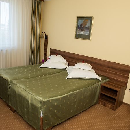 Hotel Lyra Oradea Dış mekan fotoğraf