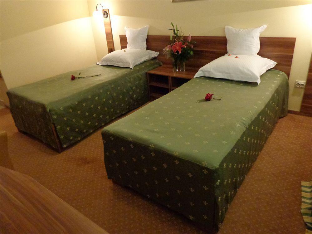 Hotel Lyra Oradea Dış mekan fotoğraf
