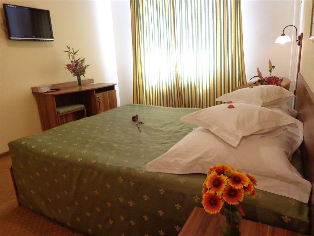 Hotel Lyra Oradea Dış mekan fotoğraf