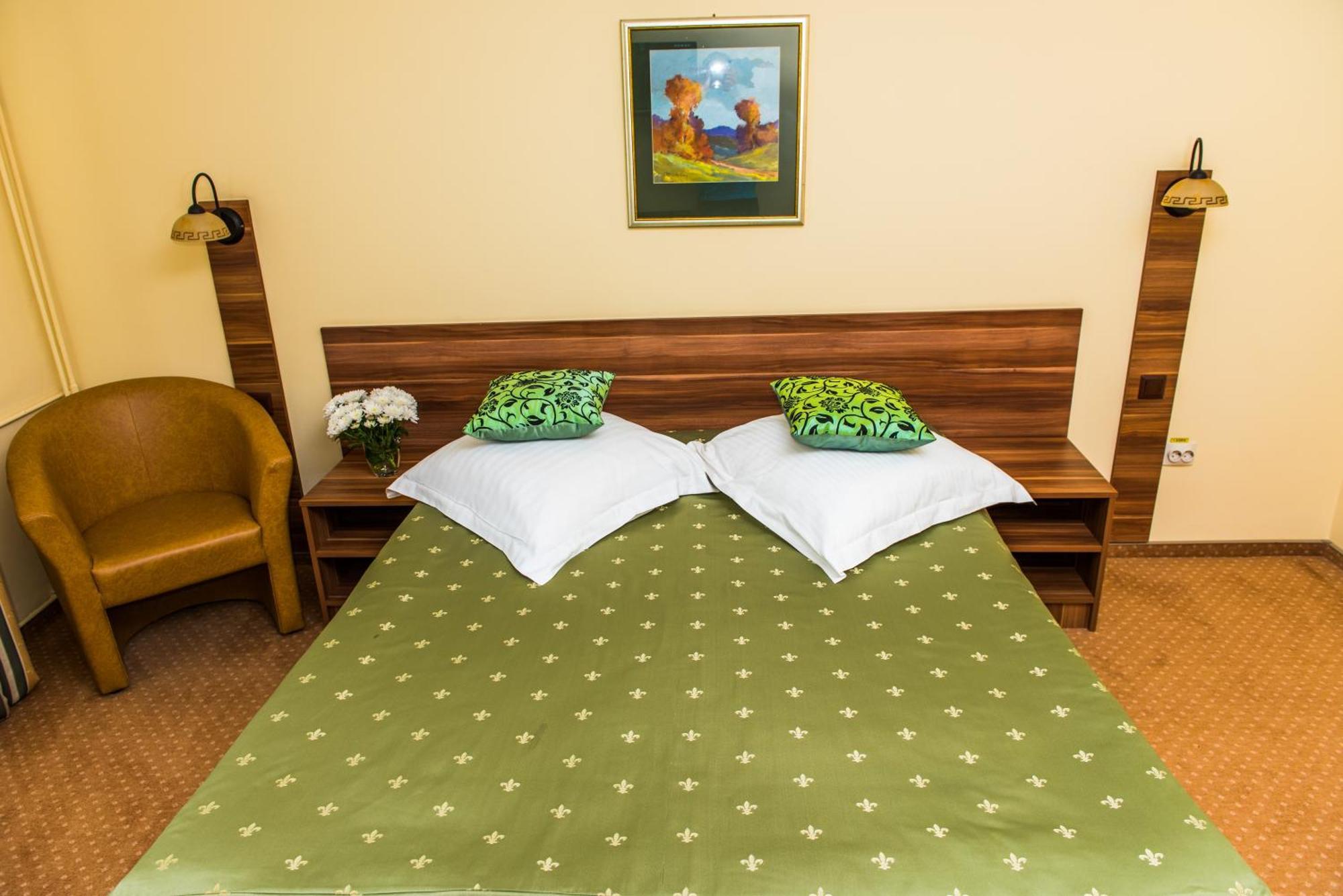 Hotel Lyra Oradea Oda fotoğraf