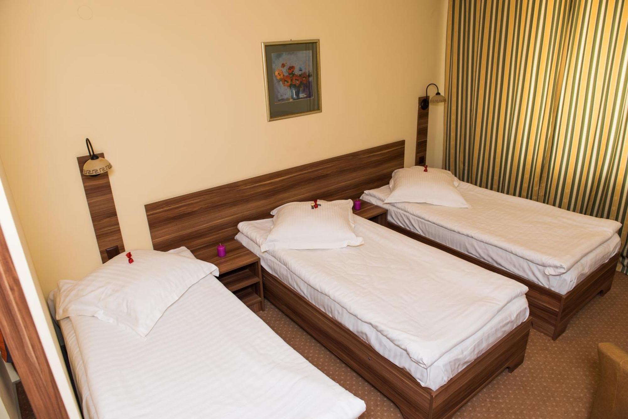 Hotel Lyra Oradea Oda fotoğraf