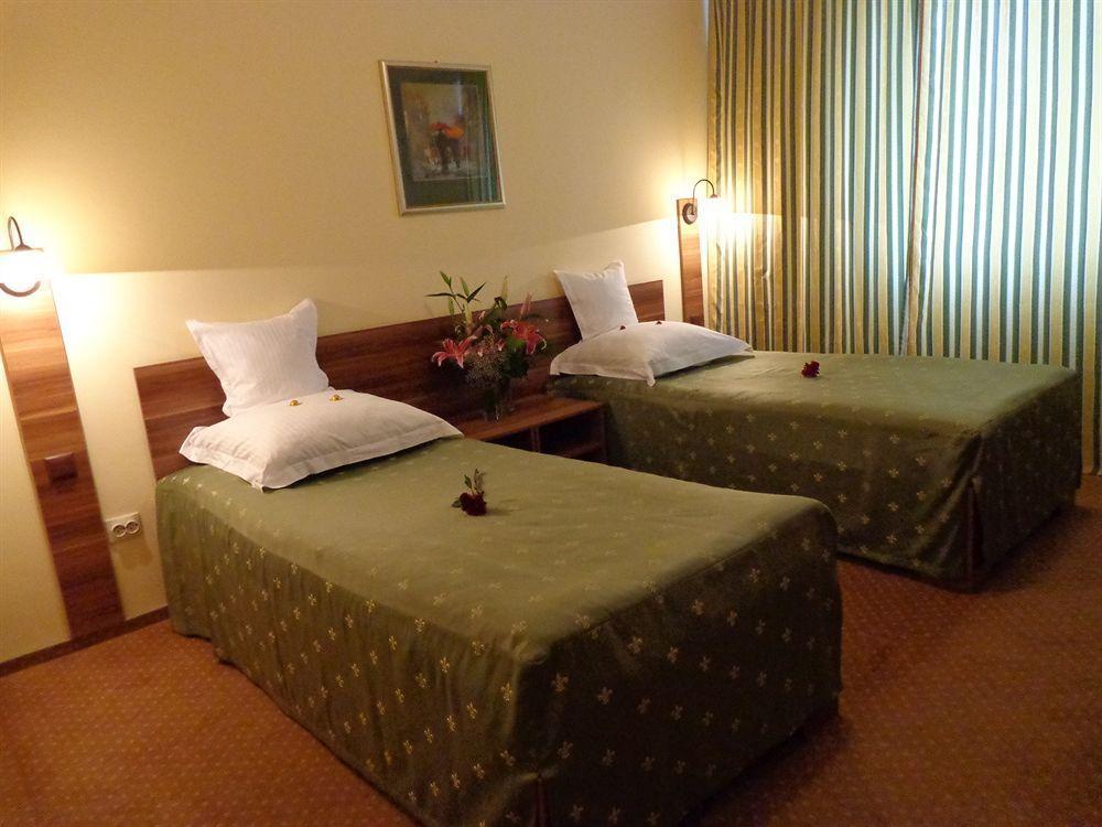 Hotel Lyra Oradea Dış mekan fotoğraf