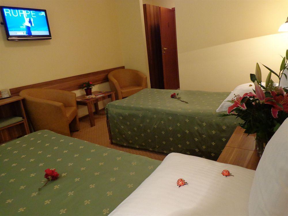 Hotel Lyra Oradea Dış mekan fotoğraf