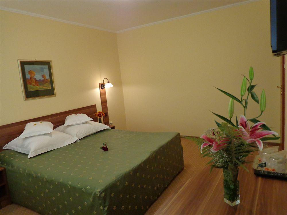 Hotel Lyra Oradea Dış mekan fotoğraf