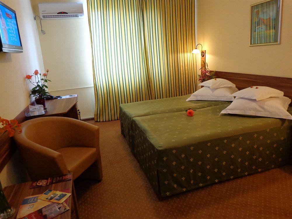 Hotel Lyra Oradea Dış mekan fotoğraf