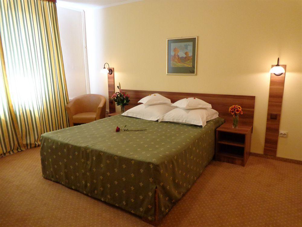 Hotel Lyra Oradea Dış mekan fotoğraf